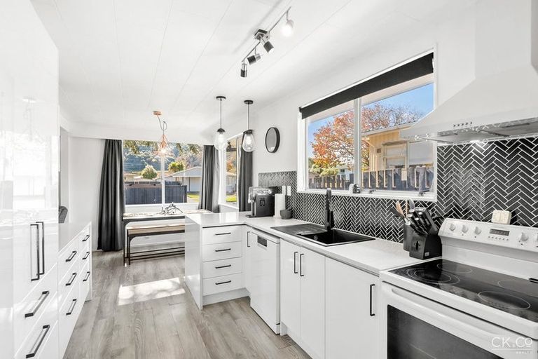 Photo of property in 34 California Drive, Totara Park, Upper Hutt, 5018