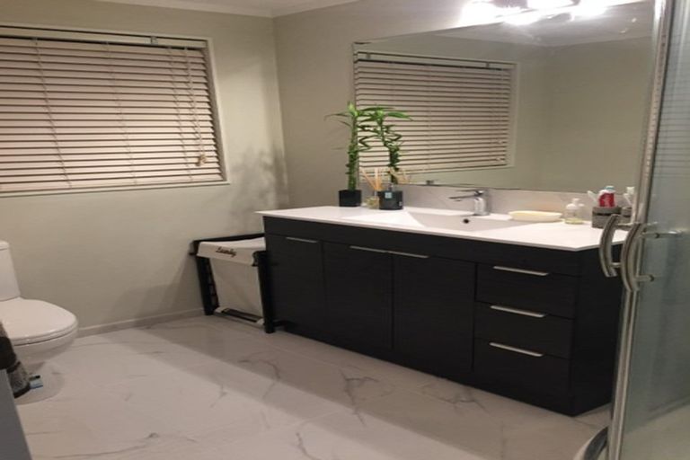 Photo of property in 39 Koru Street, Mangere Bridge, Auckland, 2022