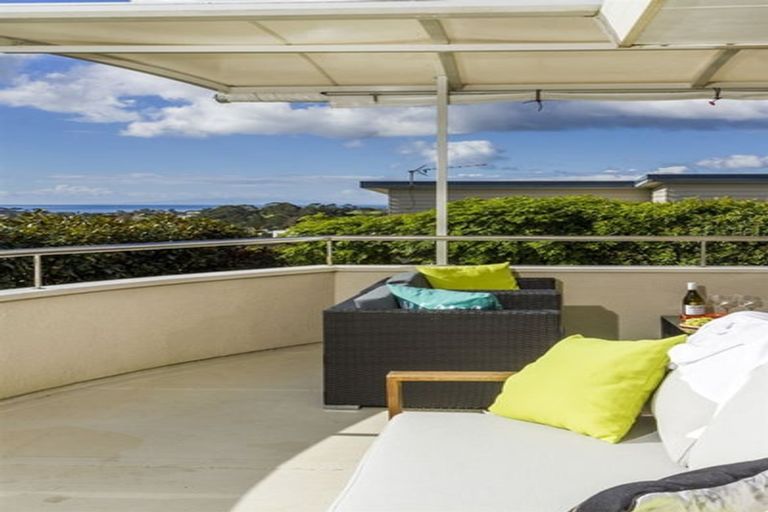 Photo of property in 3/133 Carlisle Road, Northcross, Auckland, 0632