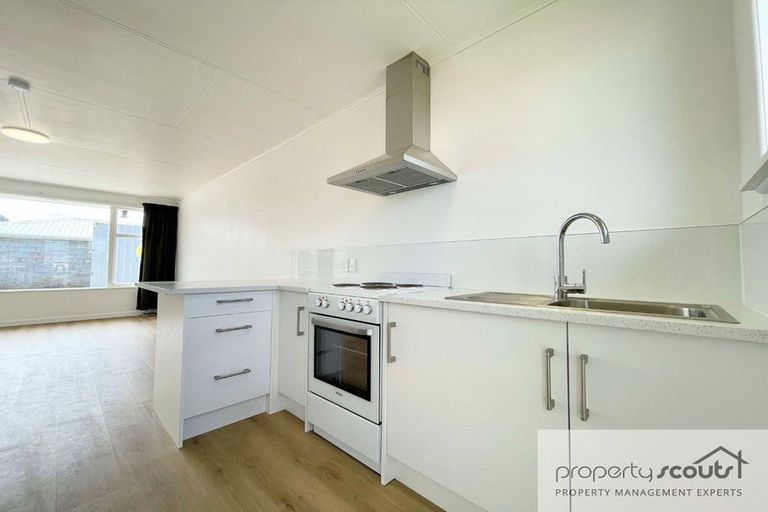 Photo of property in 4 Simons Street, Moturoa, New Plymouth, 4310