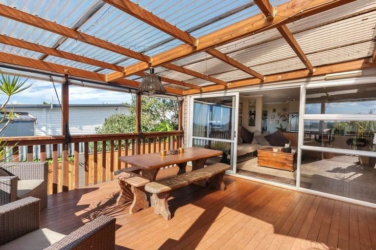 Photo of property in 121 Carlisle Road, Northcross, Auckland, 0632