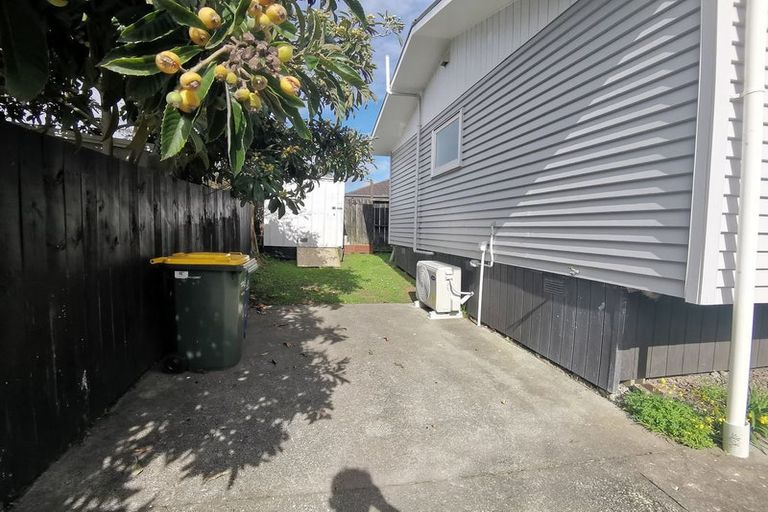 Photo of property in 49a Bruce Mclaren Road, Henderson, Auckland, 0612