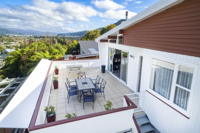 Photo of property in 19 Sunnyview Drive, Brown Owl, Upper Hutt, 5018