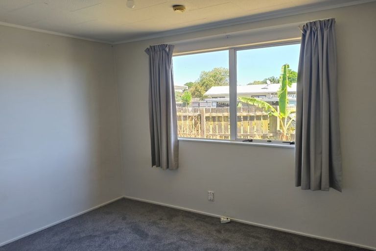 Photo of property in 2/30 Kennington Drive, Clendon Park, Auckland, 2103
