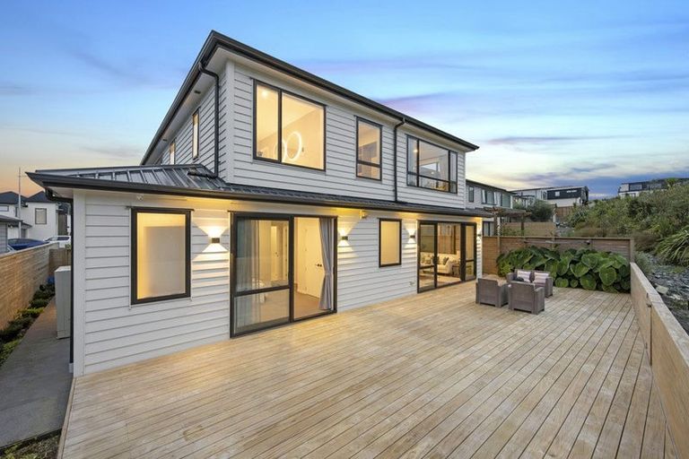 Photo of property in 10 Kina Place, Long Bay, Auckland, 0630