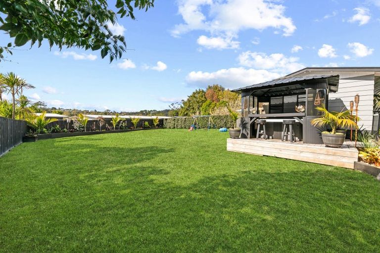 Photo of property in 84 Shaw Road, Oratia, Auckland, 0604