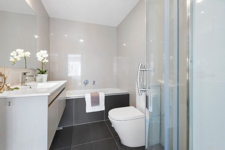 Photo of property in 17 Sunshine Boulevard, Sunnyvale, Auckland, 0612