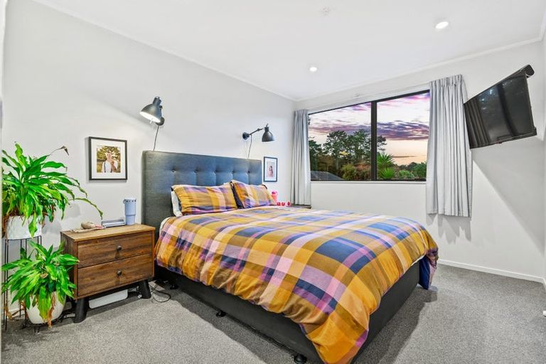 Photo of property in 2/239 Waitemata Drive, Ranui, Auckland, 0612