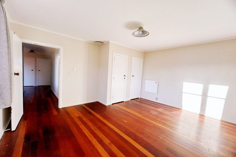 Photo of property in 15 Albert Road, Kelston, Auckland, 0602