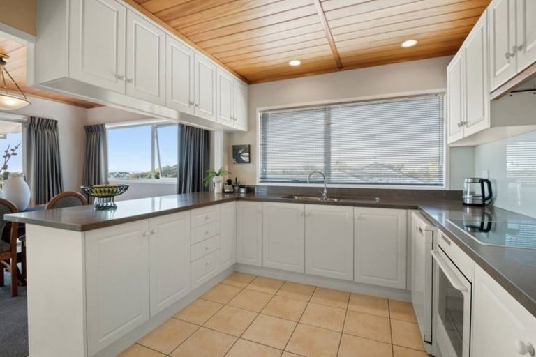 Photo of property in 148 Bleakhouse Road, Mellons Bay, Auckland, 2014