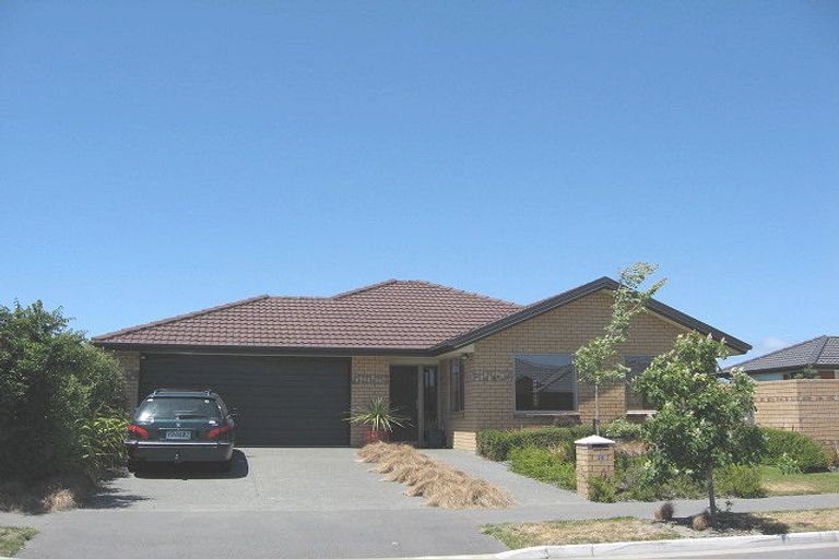 Photo of property in 20 Ruahine Place, Parklands, Christchurch, 8083