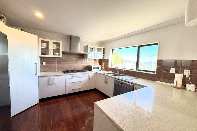 Photo of property in 15 Correa Court, Goodwood Heights, Auckland, 2105