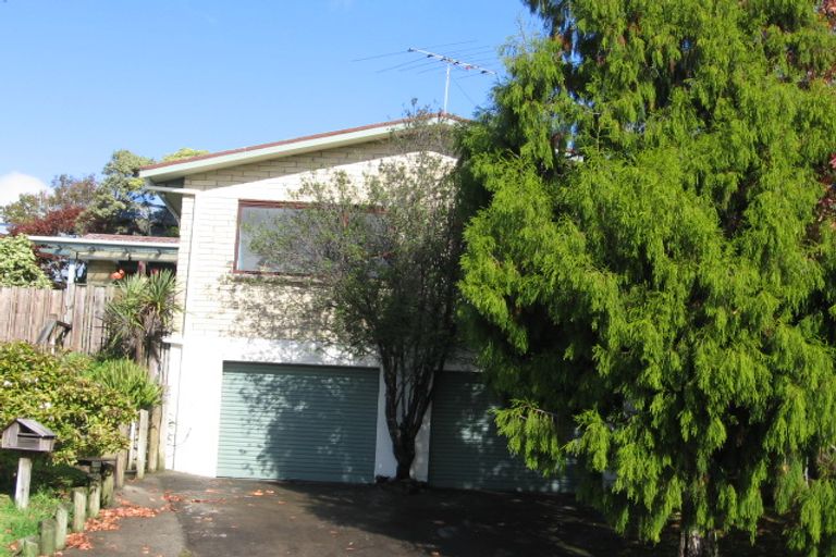 Photo of property in 1 Clipper Place, Shelly Park, Auckland, 2014