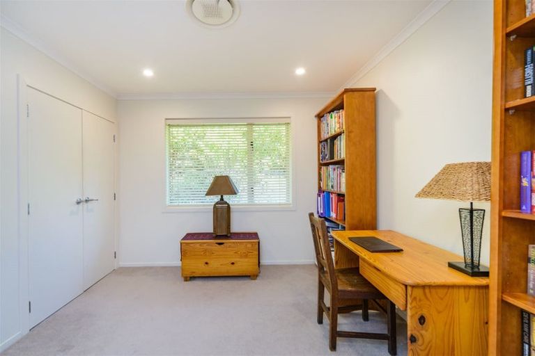 Photo of property in 71 Polson Hill Drive, Aokautere, Palmerston North, 4471