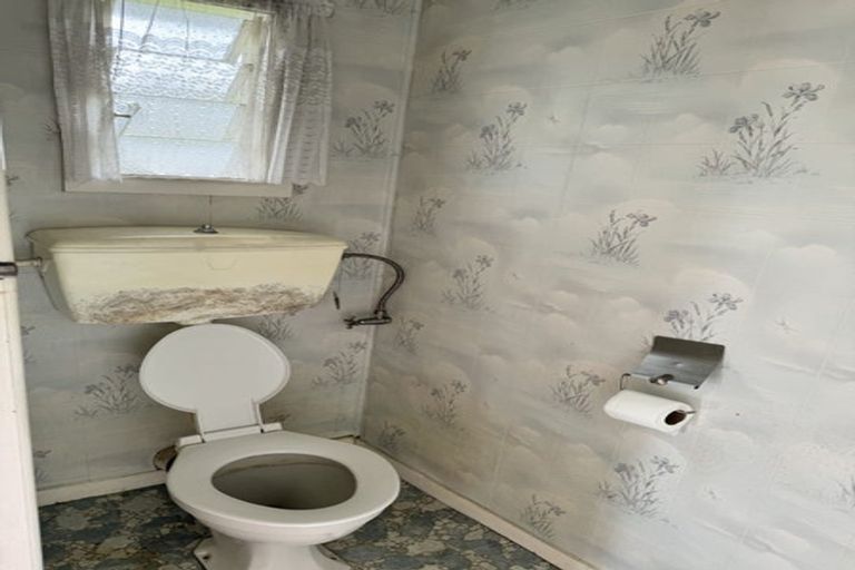 Photo of property in 1/1 Benders Avenue, Hillcrest, Auckland, 0627