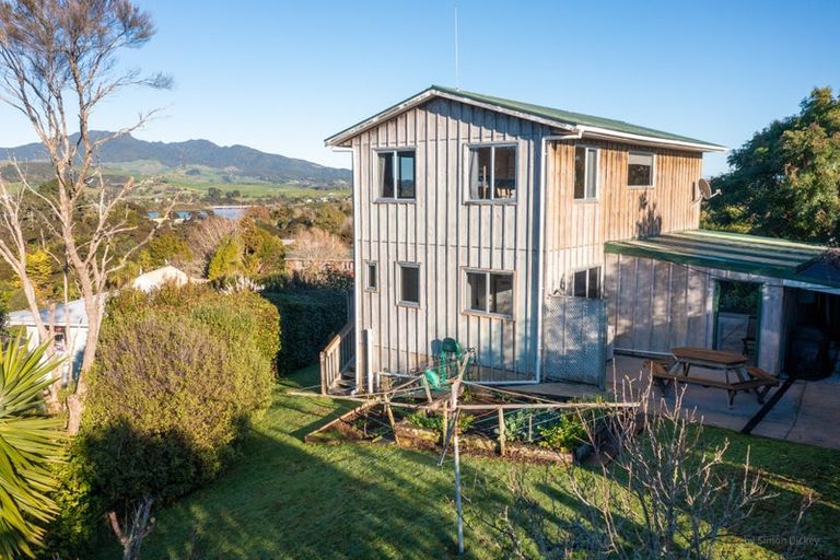 Photo of property in 4 Robertson Street, Raglan, 3225