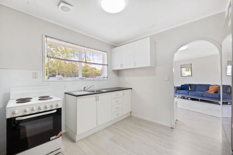 Photo of property in 2/1 Ribblesdale Road, Henderson, Auckland, 0612