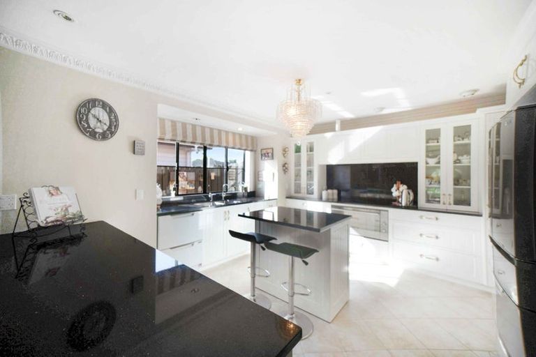 Photo of property in 16 Len Garlick Place, Pahurehure, Papakura, 2113