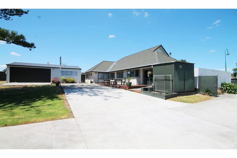 Photo of property in 2 Norm Pellow Drive, Manurewa, Auckland, 2105