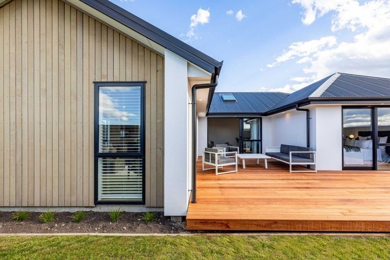 Photo of property in 2 Mccahon Drive, Rangiora, 7400