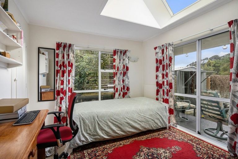 Photo of property in 13 Whiorau Grove, Lowry Bay, Lower Hutt, 5013