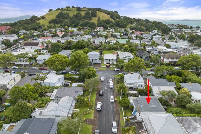 Photo of property in 1 St Leonards Road, Devonport, Auckland, 0624