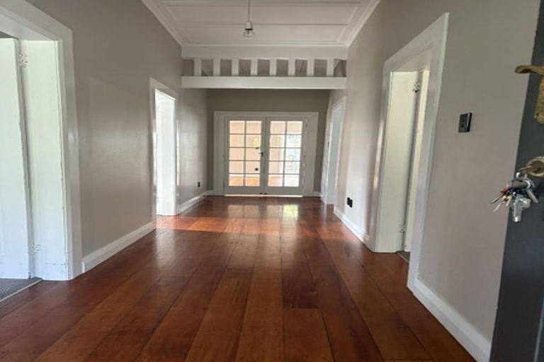 Photo of property in 119 Milton Road, Bluff Hill, Napier, 4110