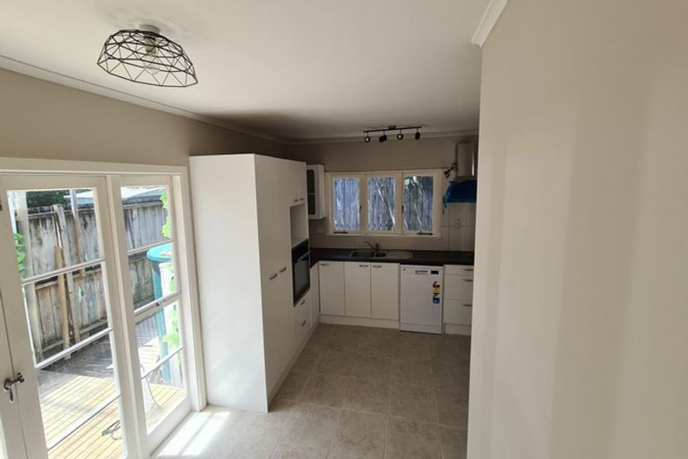 Photo of property in 40a Peach Road, Glenfield, Auckland, 0629