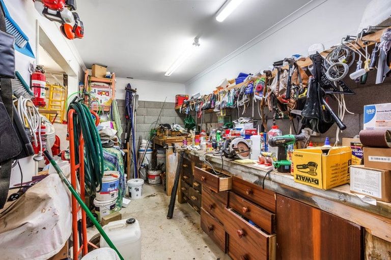 Photo of property in 129 Kahu Road, Paremata, Porirua, 5024