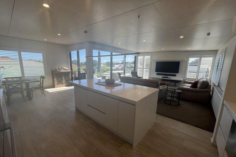 Photo of property in 42 Gilbert Street, New Plymouth, 4310