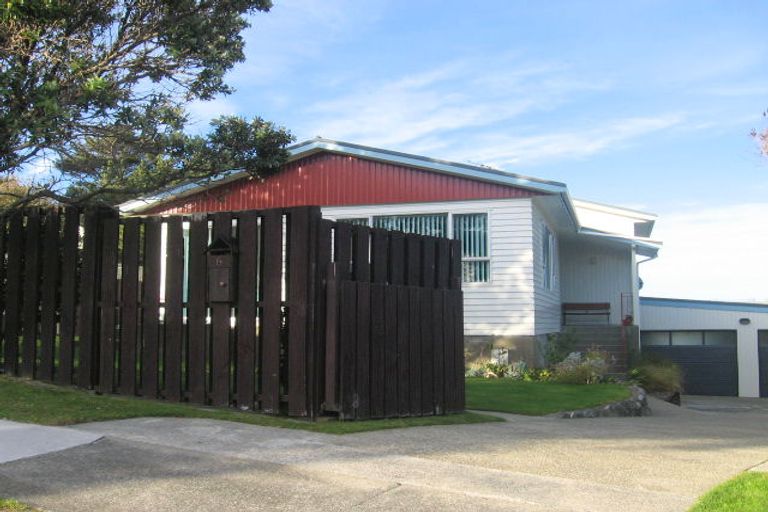 Photo of property in 6 Livet Place, Papakowhai, Porirua, 5024