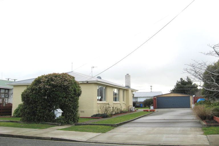 Photo of property in 28 Holloway Street, Waikiwi, Invercargill, 9810