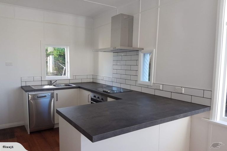 Photo of property in 27-29 Guys Hill Road, Hospital Hill, Napier, 4110