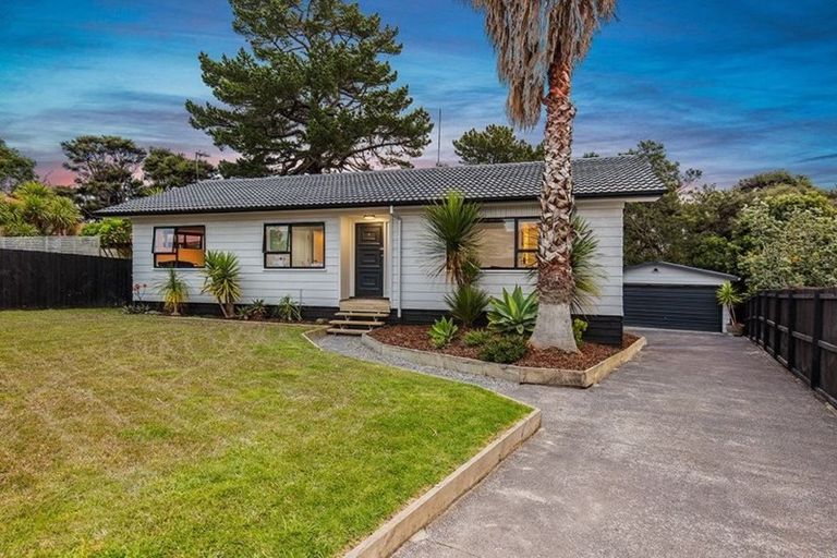 Photo of property in 9 West Harbour Drive, West Harbour, Auckland, 0618