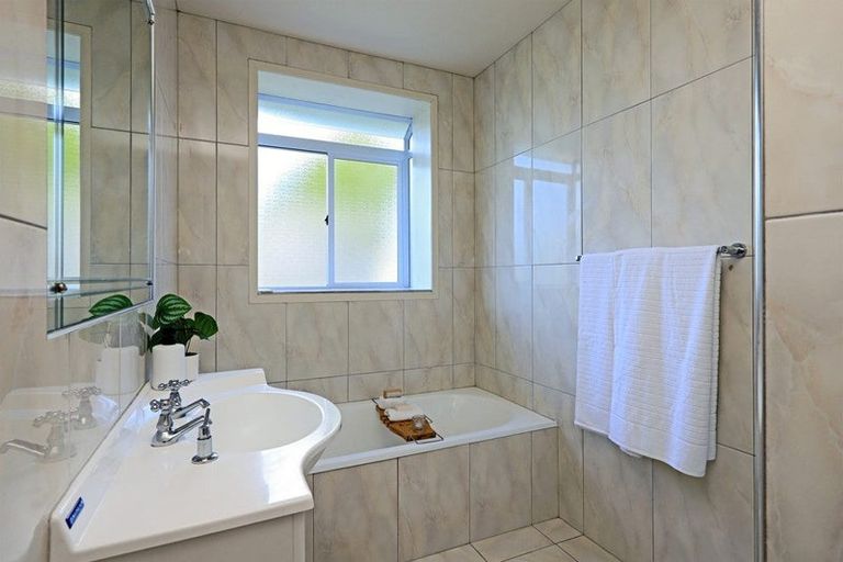 Photo of property in 25 Breadalbane Road, Havelock North, 4130