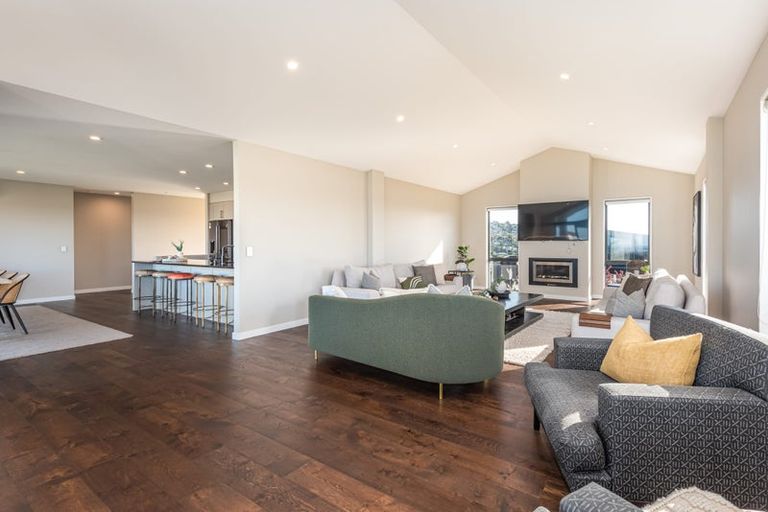 Photo of property in 2 Inverness Lane, Redcliffs, Christchurch, 8081