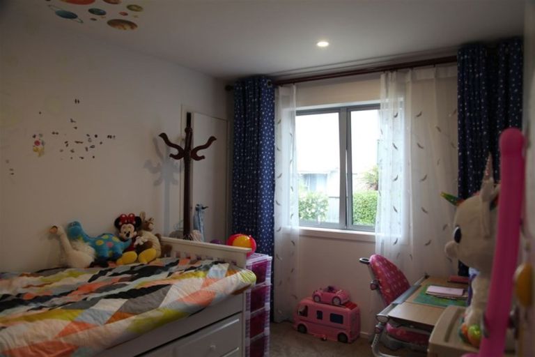 Photo of property in 3 Julia Place, Totara Vale, Auckland, 0629