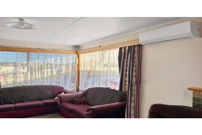 Photo of property in 8 Mark Perreau Place, Foxton, 4814