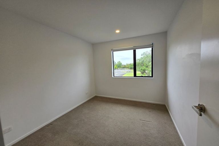 Photo of property in 5 Eileen Newey Place, Henderson, Auckland, 0612