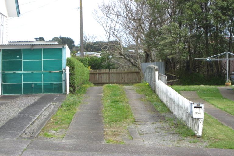 Photo of property in 95a Cook Street, Marfell, New Plymouth, 4310