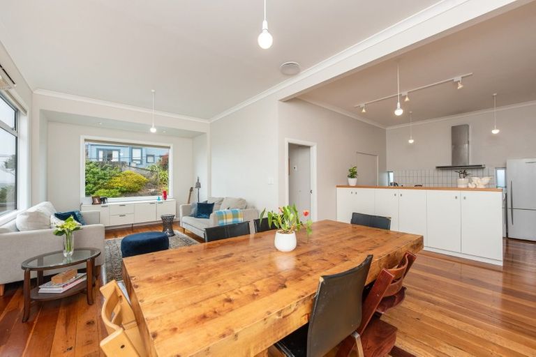 Photo of property in 42 Dorking Road, Brooklyn, Wellington, 6021