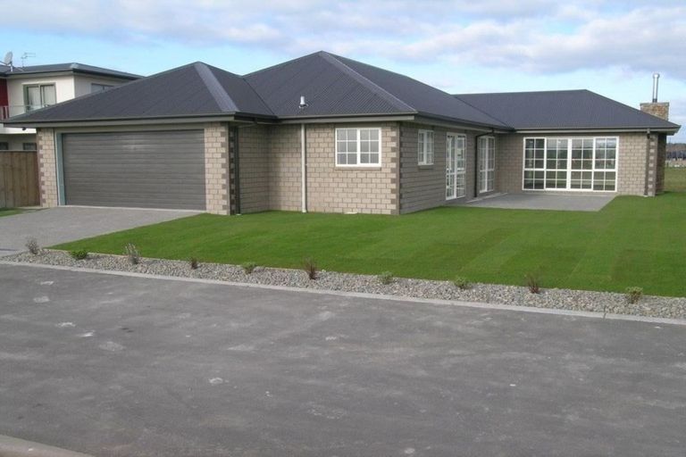 Photo of property in 24 Tahuna Street, Pegasus, 7612