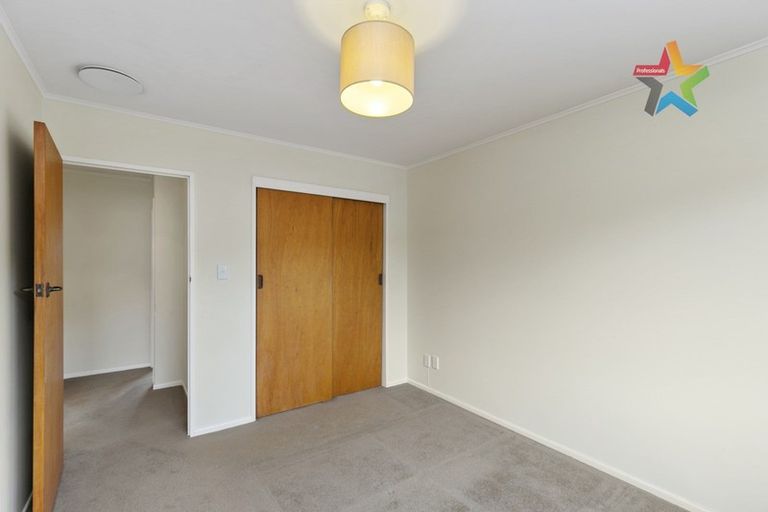 Photo of property in 2/35 Parkvale Road, Karori, Wellington, 6012