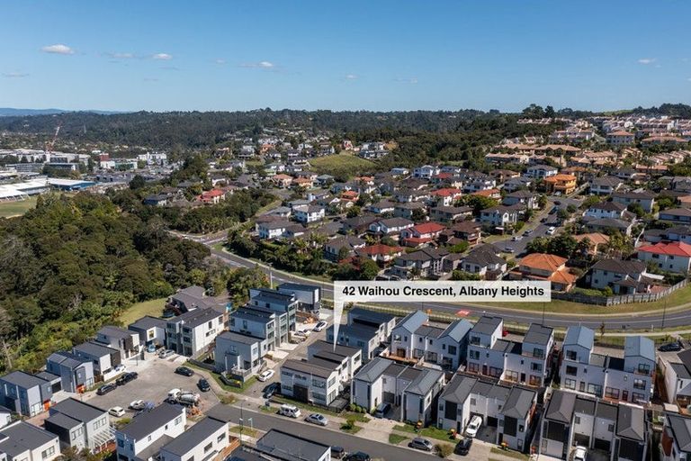 Photo of property in 42 Waihou Crescent, Albany Heights, Auckland, 0632