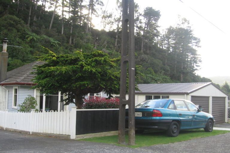 Photo of property in 42 Sunny Grove, Wainuiomata, Lower Hutt, 5014
