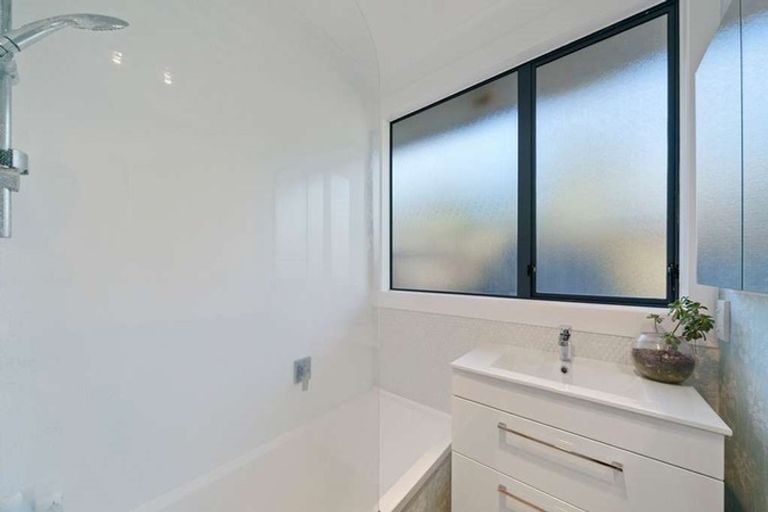 Photo of property in 1/7 Norana Road, Maoribank, Upper Hutt, 5018