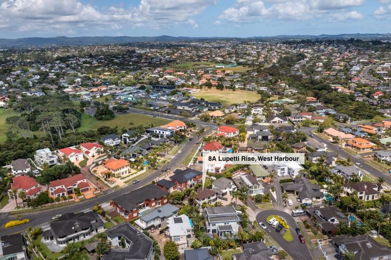 Photo of property in 8a Lupetti Rise, West Harbour, Auckland, 0618