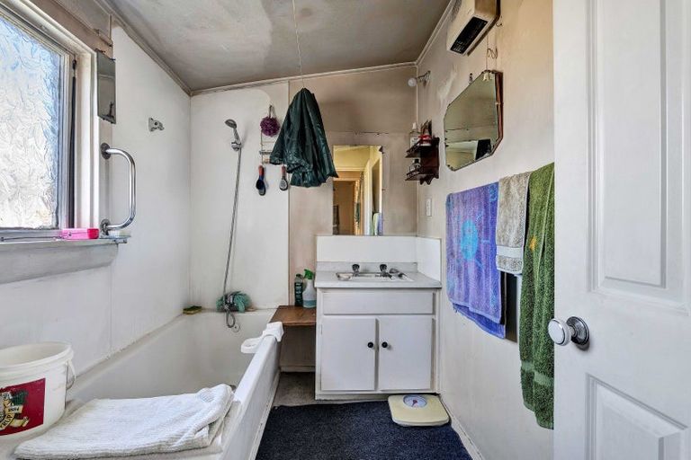 Photo of property in 82 Railway Street, Eltham, 4322