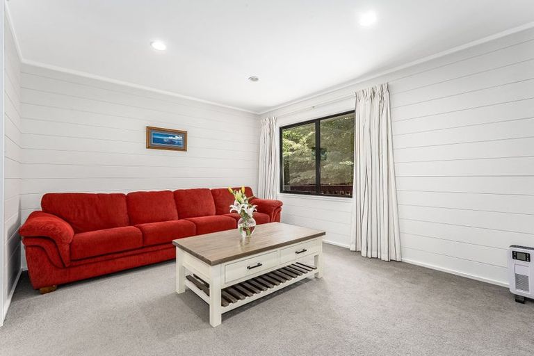 Photo of property in 4 Joseph Banks Drive, Whitby, Porirua, 5024