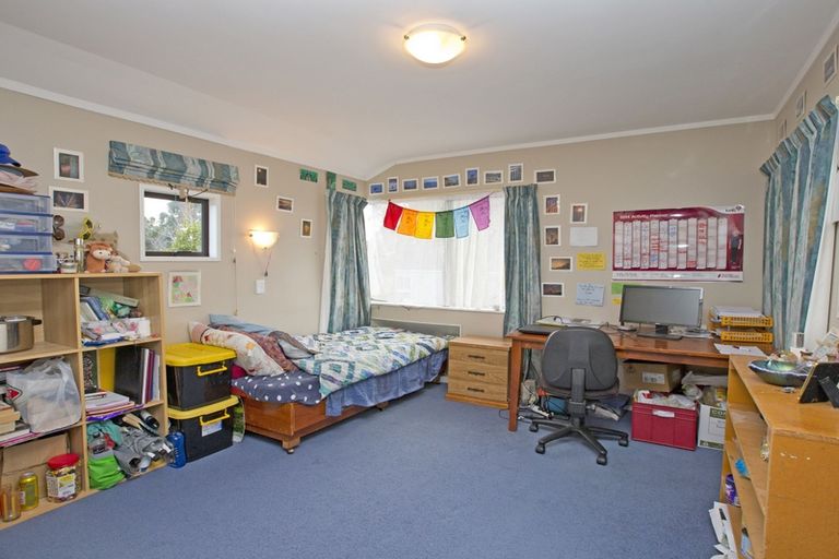 Photo of property in 1 Springdale Grove, Fitzherbert, Palmerston North, 4410